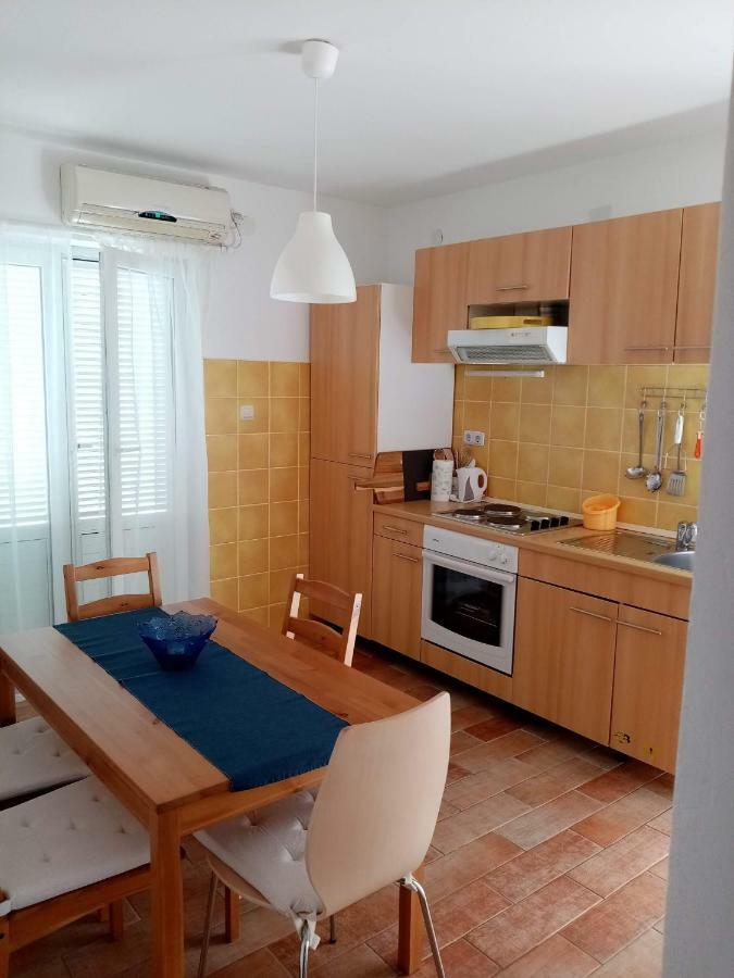 Apartment Pepi Povljana Ngoại thất bức ảnh